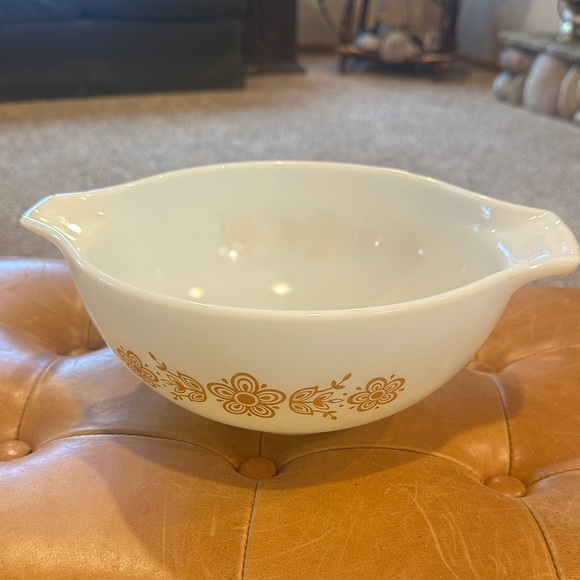 Vintage Pyrex 443 2.5 quart casserole dish gold floral milk glass no lid - Picture 3 of 7